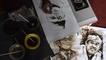 Keren! Seniman Ini Lukis Tokoh Nasional Pakai Ampas Kopi