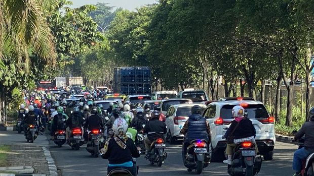 Lalin di Jl TB Simatupang arah Ragunan Macet Panjang Pagi Ini