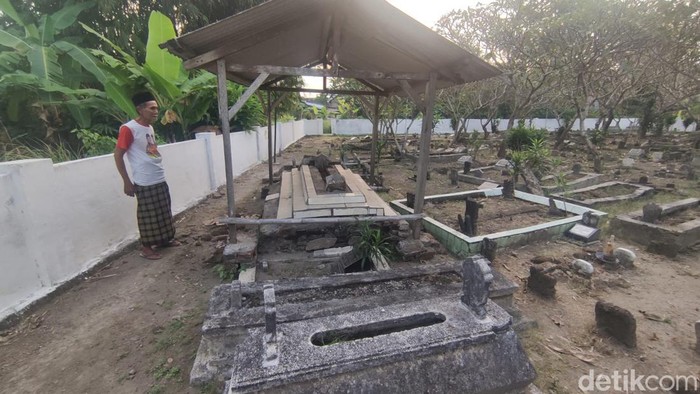 Makam aneh di Sidoarjo