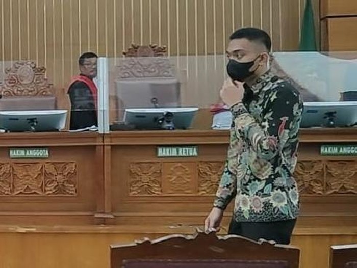 Mario Dandy (pakai batik)-(Wilda/detikcom)