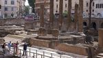 Mengunjungi Area Suci Kuil Romawi Kuno di Pusat Kota Roma