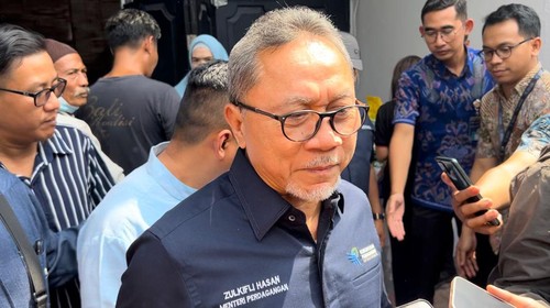 Menteri Perdagangan Zulkifli Hasan di Jalan Pulau Ambon, Denpasar, Bali, Selasa (20/6/2023).