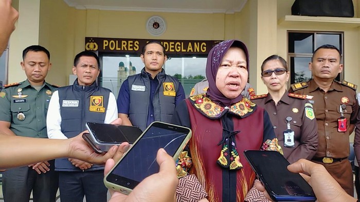 Menteri Sosial Tri Rismaharini di Mapolres Pandeglang