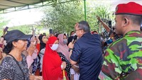 Seperti biasa, Zulhas dalam kunjungan juga meninjau harga pasar. Ia mengatakan harga di Bali terpantau stabil menjelang Idul Adha.