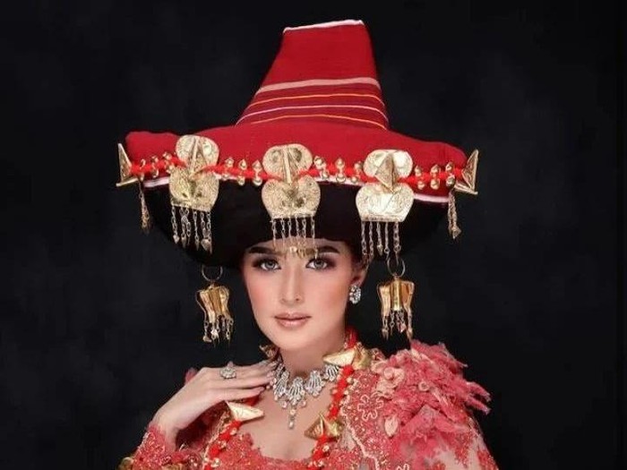 Pakaian Adat Uis Gara (Foto : Instagram @karo_silima)