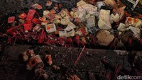 Peralatan untuk peribadatan juga ludes terbakar.  