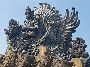2 Remaja Pemanjat GWS Minta Maaf, Pemkab: Kami Pertimbangkan