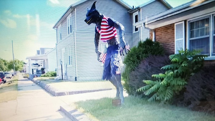 patung manusia serigala