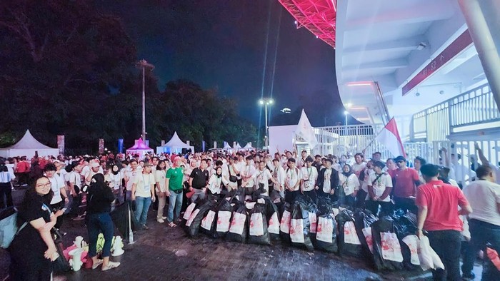 Pegadaian Ikut Bersih-bersih GBK