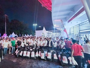 Pegadaian Ikut Bersih-bersih GBK Usai Laga Indonesia Vs Argentina