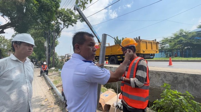 Pemasangan LPJU di Kecamatan Medan Helvetia.