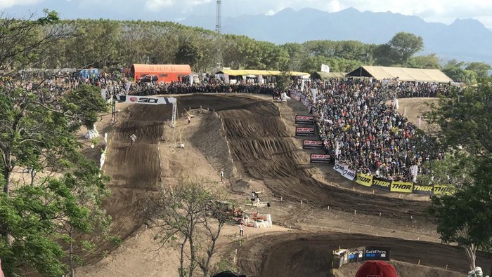 Penjualan tiket MXGP H-4 jelang gelaran berlangsung baru laku 8.000 lembar dari target penonton 150 ribu yang ditetapkan Pemprov NTB.