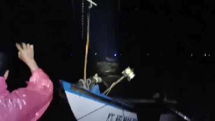 Perahu nelayan di Cianjur rusak