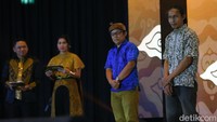 Pertama ada Komunitas Hong (Kategori Pembinaan dan Pemajuan Budaya). Komunitas Hong yang digagas Mohammad Zaini Alif berdiri sejak 2005. Sebanyak 240 jenis permainan tradisional dikumpulkan Komunitas Hong dari seluruh penjuru Jawa Barat.