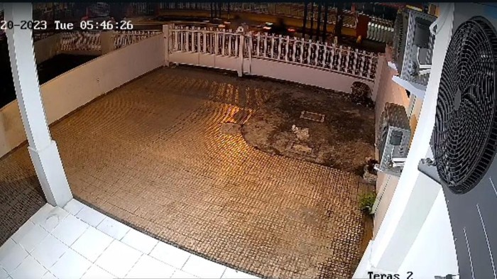 Perampok beraksi di Jalan Hayam Wuruk, Medan. (Foto: Tangkapan layar CCTV)