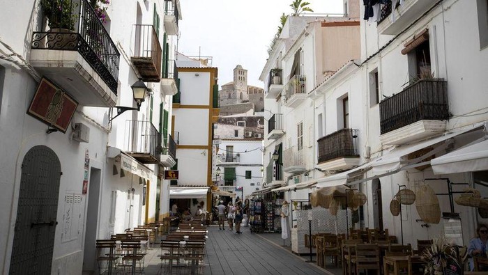 Reputasi Ibiza sebagai salah satu destinasi liburan level dunia sudah tidak perlu diragukan lagi. Banyak sudut menawan di wilayah yang merupakan bagian dari Spanyol.