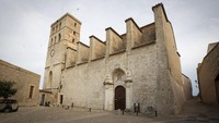 Tak cuma di alam bawah laut, Ibiza juga memiliki pesona lewat bangunan-bangunan tuanya seperti Katedral St Mary of Ibiza.