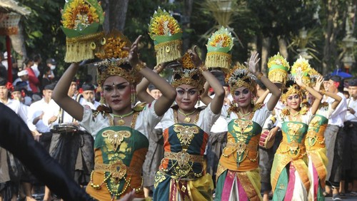 Female dancers perform during a parade of the opening Bali Arts Festival in Bali, Indonesia, Sunday, June 18, 2023. The island of Bali is currently holding a month-long annual Bali Arts Festival from June 18 until July 16. (AP Photo/Firdia Lisnawati)