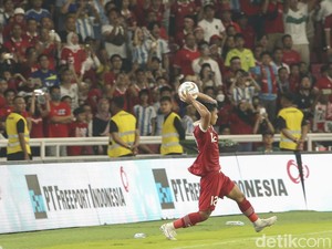 Bocor! Vietnam Latihan Throw In ala Pratama Arhan di Asian Games 2023