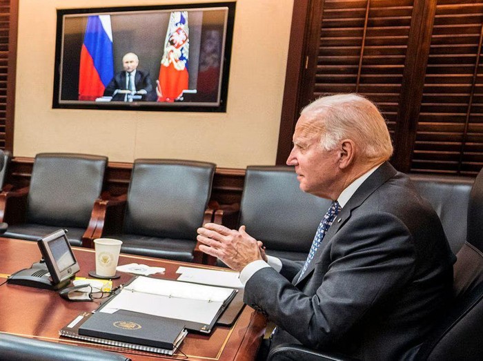 U.S. President Joe Biden holds virtual talks with Russias President Vladimir Putin amid Western fears that Moscow plans to attack Ukraine, during a secure video call from the Situation Room at the White House in Washington, U.S., December 7, 2021. /The White House/Handout via REUTERS/File Photo