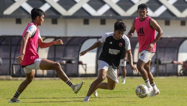 PSM Makassar menggelar latihan di Stadion Kalegowa.