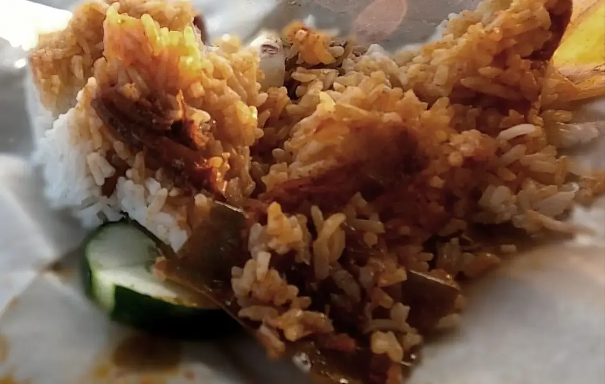 Remaja Ini Rela Bangun Jam 3 Pagi Jual Nasi Lemak untuk Bantu Bibinya
