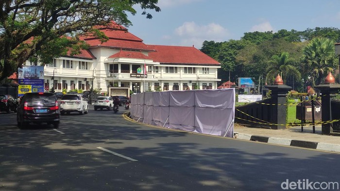 renovasi alun-alun tugu