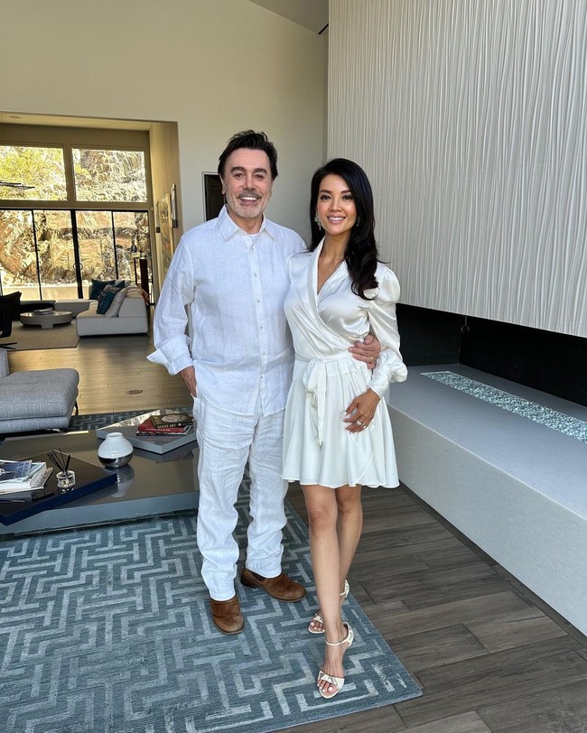 Farah Quinn sempat mencuri perhatian lewat beberapa unggahan foto bareng suami bulenya yang disebut memiliki senyuman terbaik di dunia. Kini hunian yang ditinggali oleh koki cantik ini pun tak luput dari sorotan. Foto: Instagram @farahquinnofficial