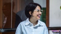 Natalia Rusli tampak tersenyum usai menjalani sidang vonis.  