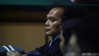 Deolipa selaku pengacara menyebut vonis yang dijatuhkan kepada kliennya termasuk ringan.  