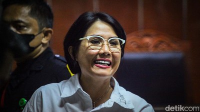 Senyum Natalia Rusli Usai Divonis 8 Bulan di Kasus Penipuan Indosurya