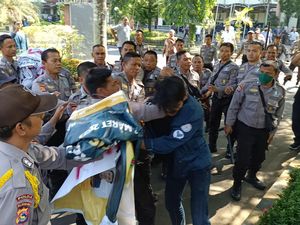 Ricuh Satpam VS Mahasiswa Unram, Rektor: Saya Tidak di Lapangan