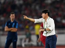 Sibuknya Shin Tae-yong Hadapi 2 Agenda Timnas, Bolak-balik Solo-Surabaya