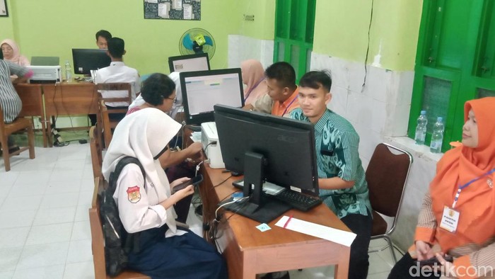 Suasana PPDB 2023 di SMAN I Karanganom Klaten. Foto diunggah pada Selasa (20/6/2023).