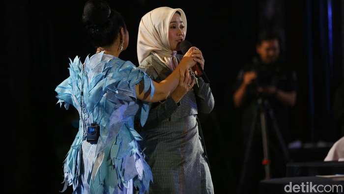Vina Panduwinata dan Atalia Praratya Vina Panduwinata dan Atalia Praratya