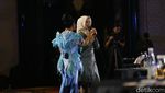 Merdu Banget, Duet Vina Panduwinata dan Atalia Praratya di detikJabar Awards