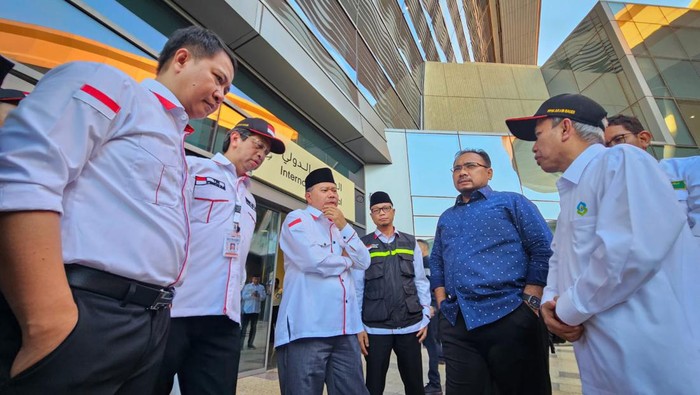 Yaqut Cholil Qoumas meninjau persiapan petugas jelang puncak haji sekaligus menghadiri Muktamar Taisyir bahas Fiqih Haji.