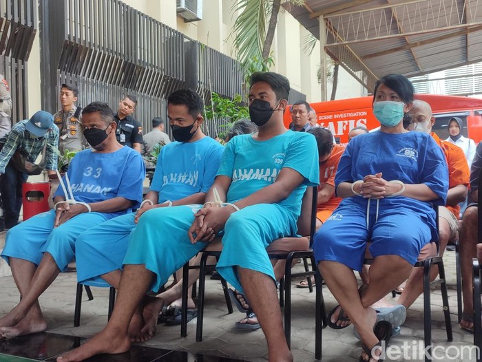 13 tersangka kasus tindak pidana perdagangan orang (TPPO) di Mapolda Jateng, Rabu (21/6/2023).