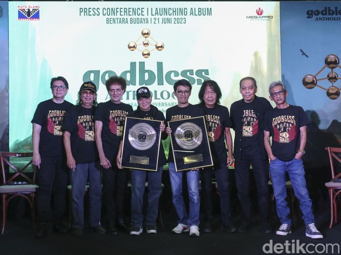 Menandai 50 tahun berkaya, God Bless meluncurkan album bertajuk Anthology sebagai momentum retrospeksi.