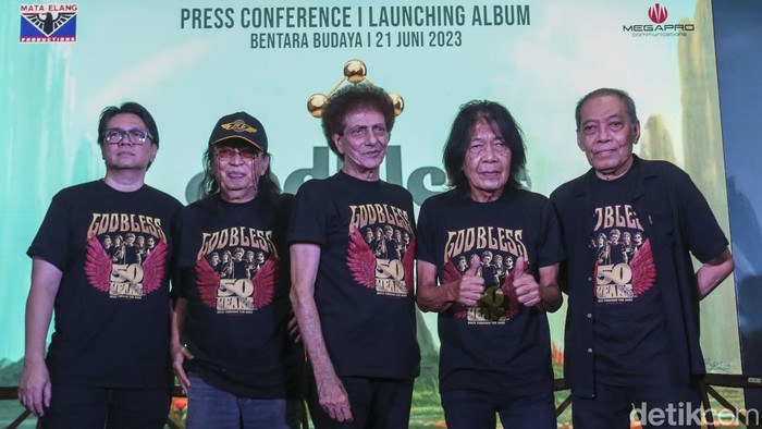 50 Tahun Berkarya, God Bless Luncurkan Album 'Anthology' Menandai 50 tahun berkaya, God Bless meluncurkan album bertajuk 'Anthology' sebagai momentum retrospeksi.