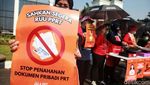 Aksi Jala PRT Bagi-bagi Nasgor di Depan DPR, Desak Pengesahan RUU