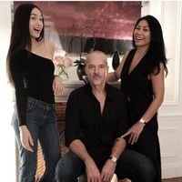 “Waktu cepat sekali berlalu dan kita tidak bisa melawannya. Satu hal yang membuat saya bahagia sebagai ibu adalah melihat anak saya tumbuh sehat jiwa dan raga,” tulis Anggun berbagi beberap foto bersama putrinya saat masih kecil hingga kini. Foto: Dok. Instagram Anggun