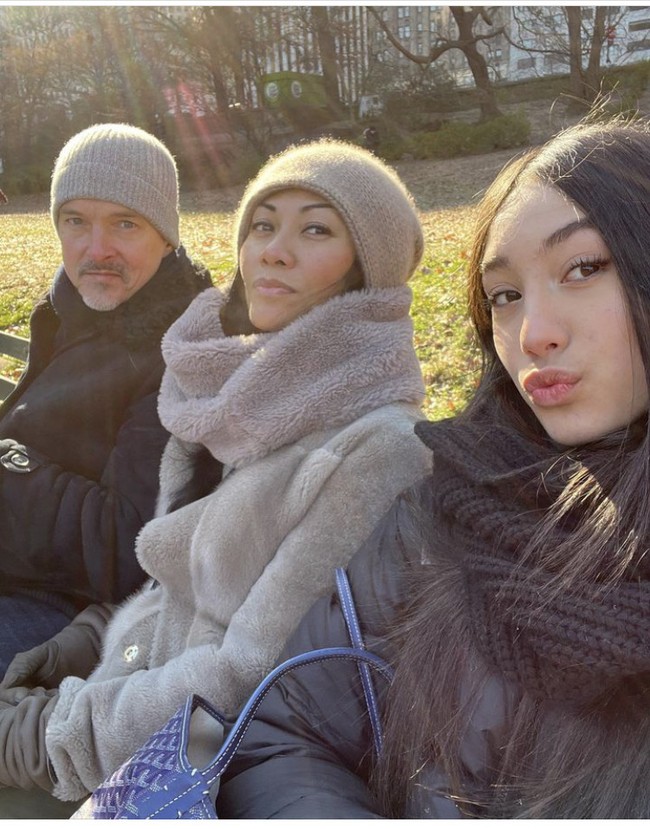 Paras Kirana Cipta pun tak luput dari perhatian publik. Banyak netizen yang kagum dan menyebut kecantikan Kirana menurun dari sang mama. Foto: Dok. Instagram Anggun