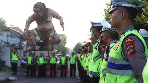 Apel gelar pasukan pengamanan upacara Pelebon Raja Denpasar IX, Ida Cokorda Ngurah Jambe Pemecutan, Denpasar, Rabu (21/6/2023).