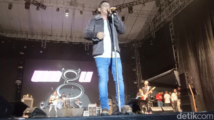 Band Ungu tampil di Kebumen International Expo 2023 di Alun-alun Kebumen, Rabu (21/6/2023).