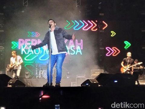 Band Ungu tampil di Kebumen International Expo 2023 di Alun-alun Kebumen, Rabu (21/6/2023).