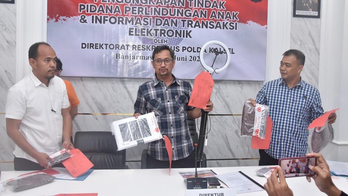Seorang guru honorer SMP berinisial MPH (28) di Banjarmasin, Kalimantan Selatan (Kalsel) ditangkap polisi usai mencabuli 7 siswanya.