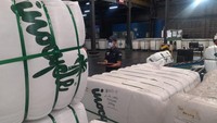 Perusahaan yang memiliki kapasitas pengolah sampah plastik PET (polyethylene terephthalate) terbesar di Indonesia ini setiap tahun memproses 3 miliar sampah botol plastik. Olahannya menjadi berbagai produk seperti Recycled Polyester Staple Fiber (Re-PSF) atau serat sintetis dari sampah botol PET daur ulang, non-woven products atau produk bukan tenunan, serta berbagai peralatan rumah tangga. 