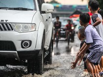 Bocah Tewas saat Kejar Layangan, Awas Banyak yang Main di Jalan saat Libur Sekolah