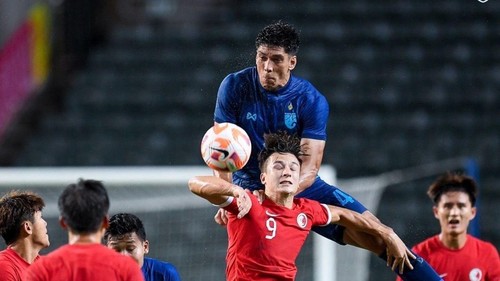 Elias Dolah saat berlaga membela Timnas Thailand melawan Hongkong.